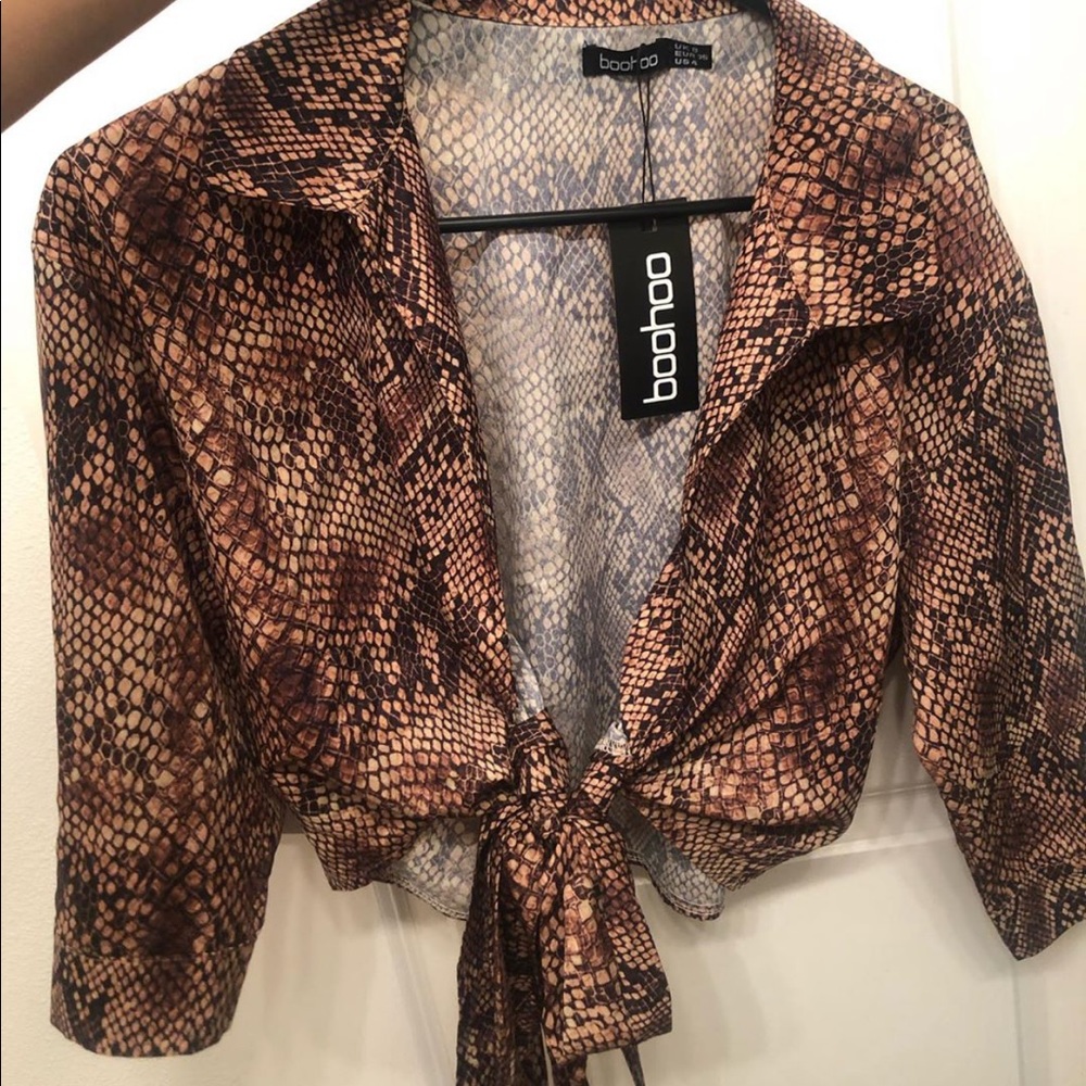 Snake print tie front